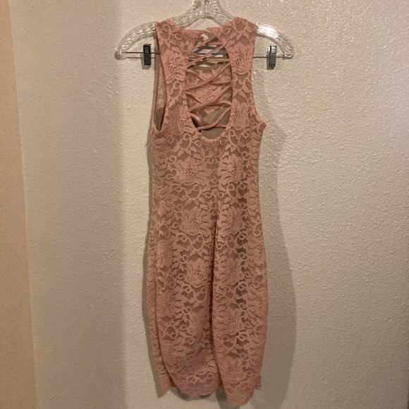 Sequin Hearts women's size 5 (juniors) pink lace dress - Picture 7 of 10